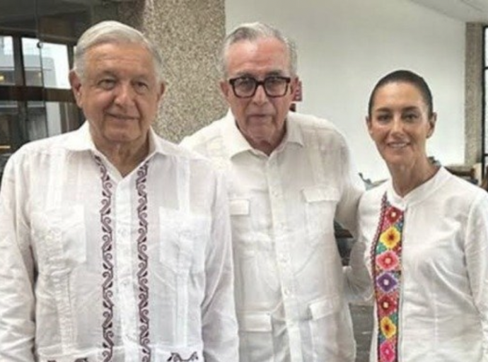 Tres Pendejos In Fraganti